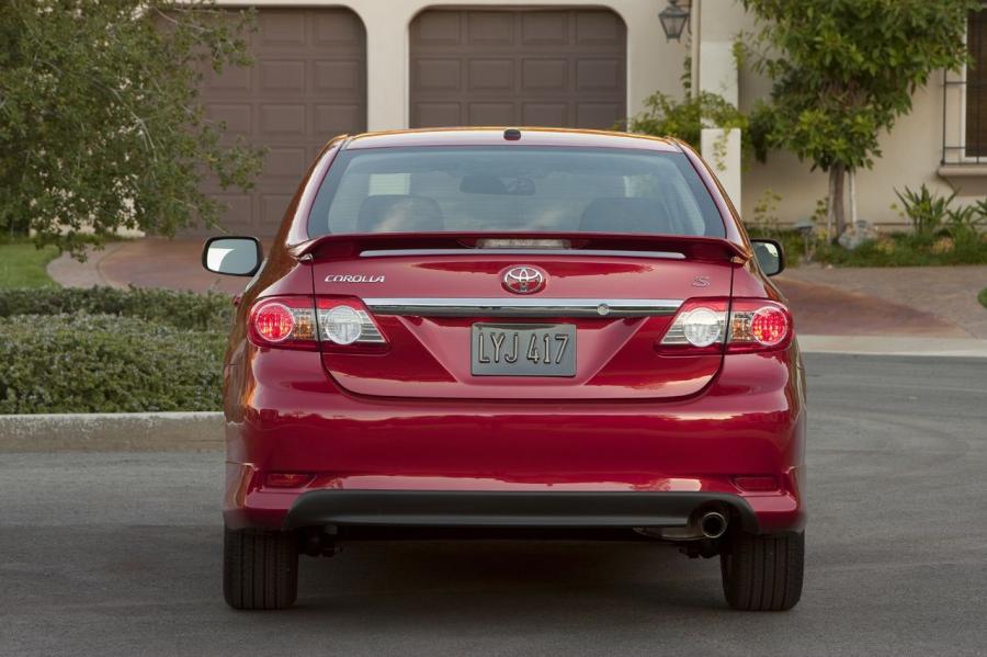  Toyota Corolla 2011 года  (фото 65 из 76)